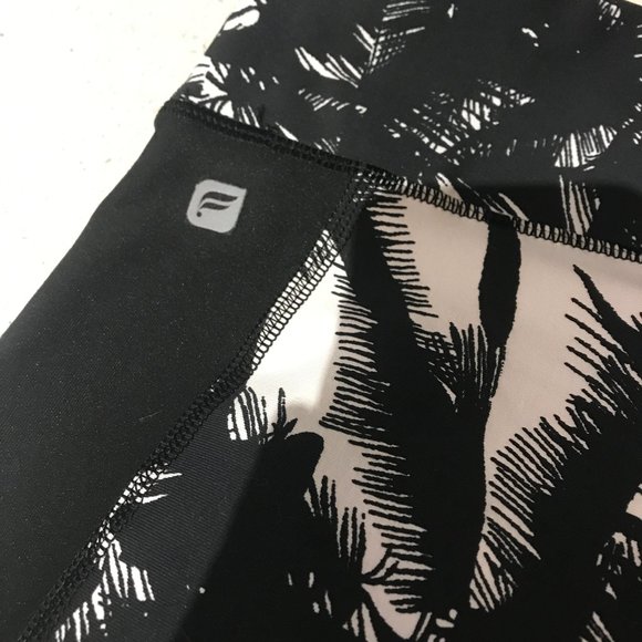 Fabletics Black and White Palm Tree Capris Size M - Picture 7 of 8